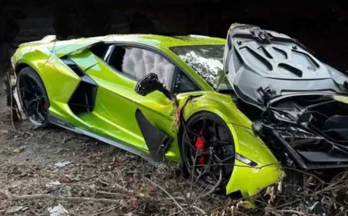 В Ливане разбился новый Lamborghini Revuelto – сотрудник автосалона не справился с управлением